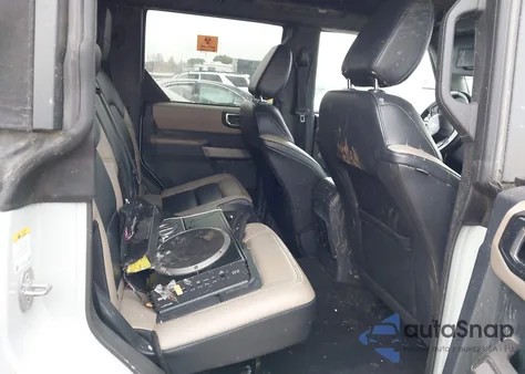 2023 Ford Bronco Wildtrak z USA, uszkodzony, nr VIN 1FMEE5DP8PLC10314